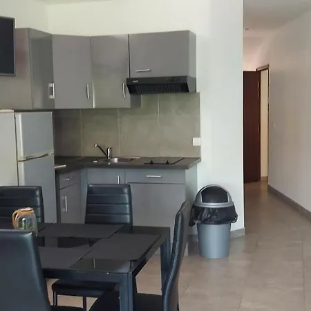 2 Apartment *